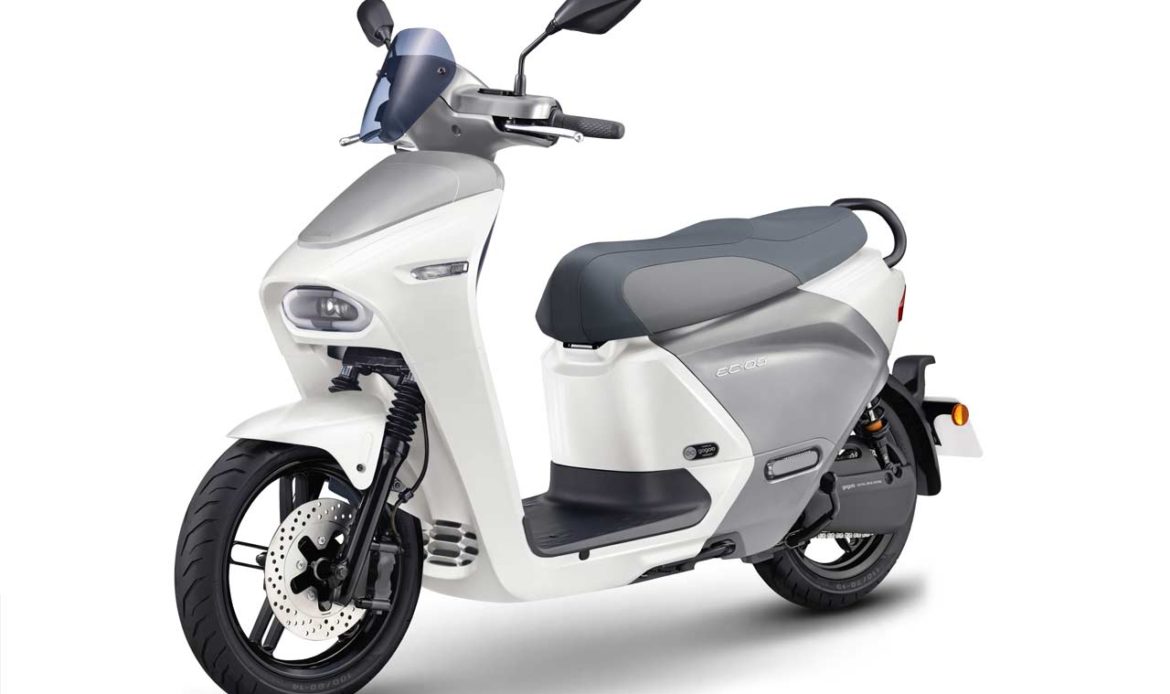 Yamaha EC-05 lo scooter a ricarica “istantanea”
