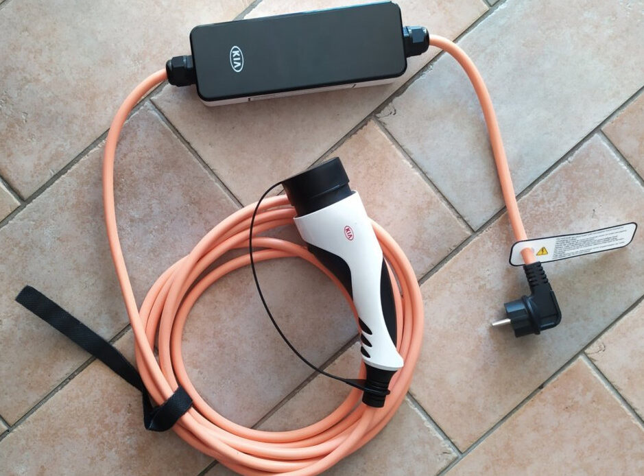 Ricaricare l'auto elettrica a casa con contatore 3 kW, quale caricatore  comprare